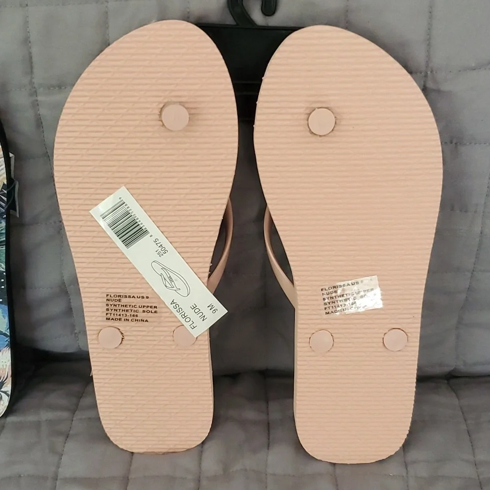 NWT Beach Ready Pink bebe Rhinestone Floral Flip Flops - Picture 6 of 10